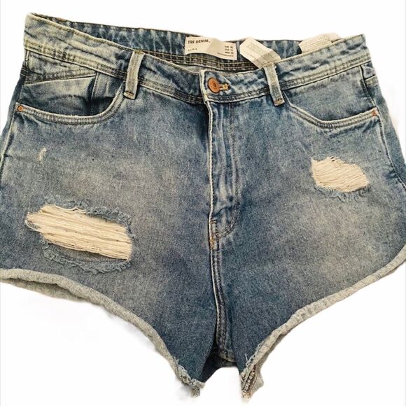 ✨ Zara Trf Premium Wash Ripped Denim Shorts ✨ - Picture 3 of 5